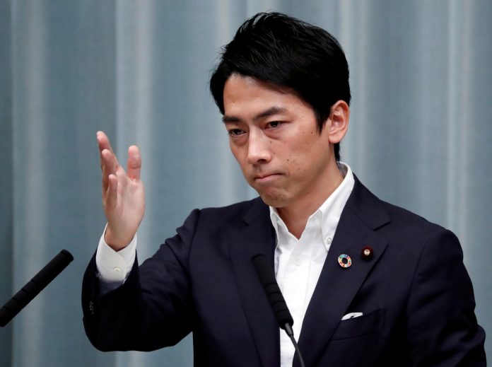 Un ministre japonais va prendre un congé paternité aménagé