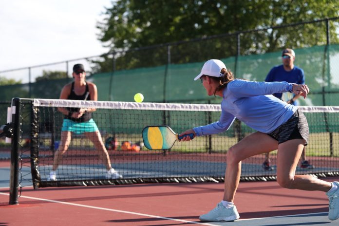 Aidez-moi à comprendre les règles du pickleball et tout autre conseil utile