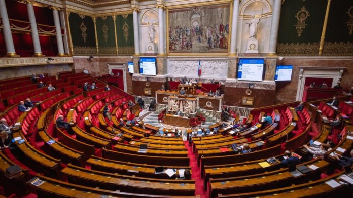 Budget 2025 : l’Assemblée nationale élargit et pérennise la surtaxe sur les hauts revenus