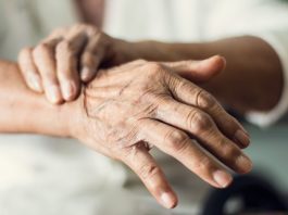 Parkinson : Les Premiers Symptômes Émergents Bien Avant le Diagnostic