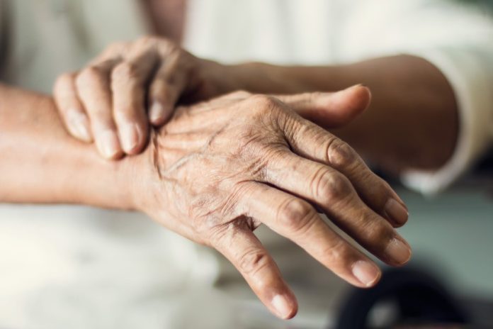 Parkinson : Les Premiers Symptômes Émergents Bien Avant le Diagnostic