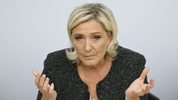 Procès des assistants parlementaires du RN: "Je les mets où? Dans le jardin?", Marine Le Pen hausse le ton