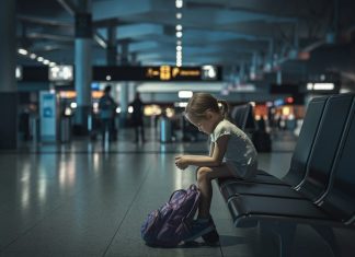 Une enfant française de 11 ans libérée après avoir été retenue pendant 4 jours à l'aéroport d'Orly