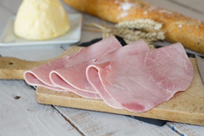 Vendu partout en France en supermarché, ce jambon blanc contaminé par la listeria ne doit pas être consommé !