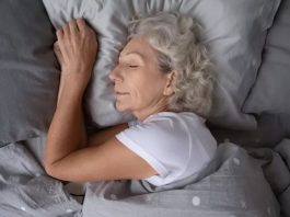 Voici la durée de sommeil recommandée après 60 ans : Conseils et Bienfaits