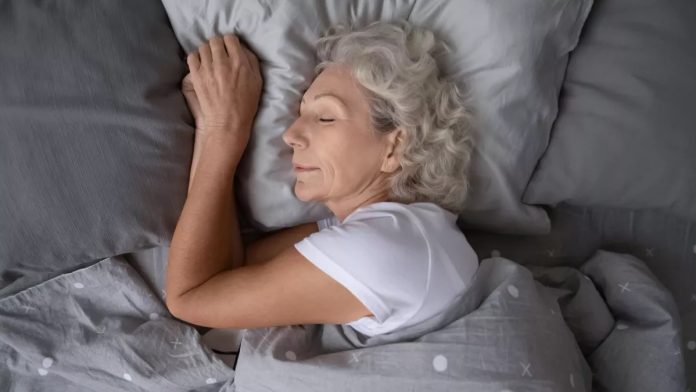 Voici la durée de sommeil recommandée après 60 ans : Conseils et Bienfaits