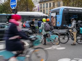 "C'est consternant": l'annonce de la ZTL passe difficilement auprès des Parisiens et de l'opposition