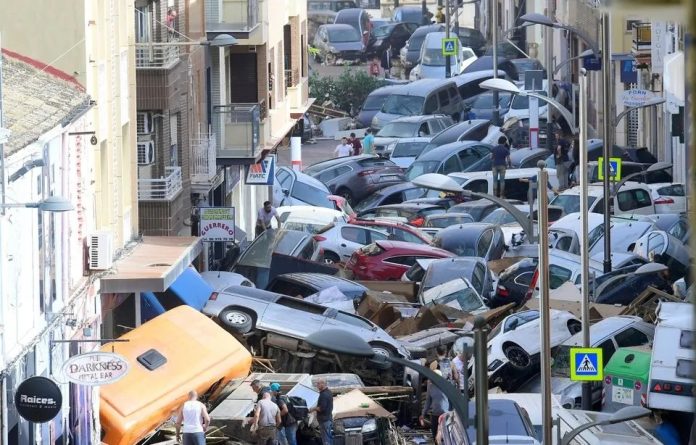 Inondations en Espagne: le bilan grimpe à 211 morts, 10.000 soldats et policiers supplémentaires envoyés sur place