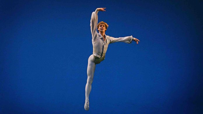 Vladimir Shklyarov, célèbre danseur de ballet russe, meurt à 39 ans après avoir chuté d’un immeuble